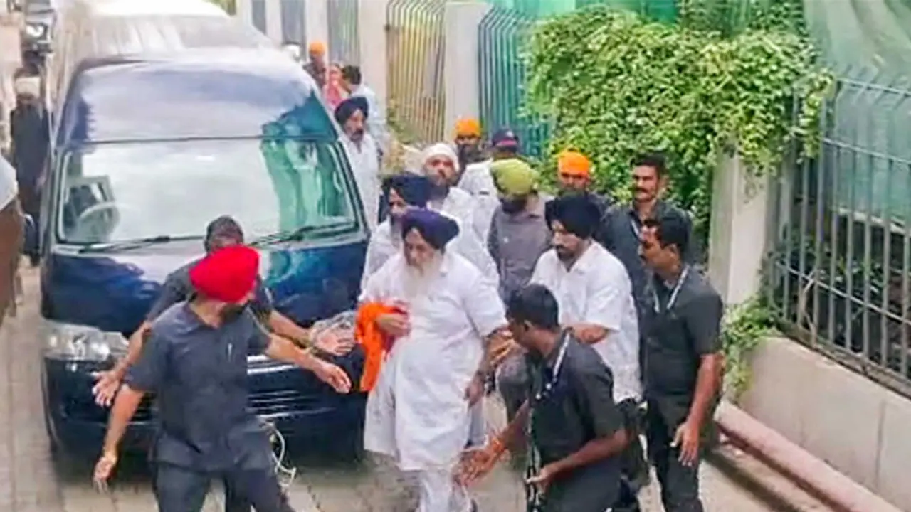 SAD chief Sukhbir Singh Badal being taken to hospital in Nanded, Maharashtra (Photo/ANI) SAD chief Sukhbir Singh Badal being taken to hospital in Nanded, Maharashtra (Photo/ANI)