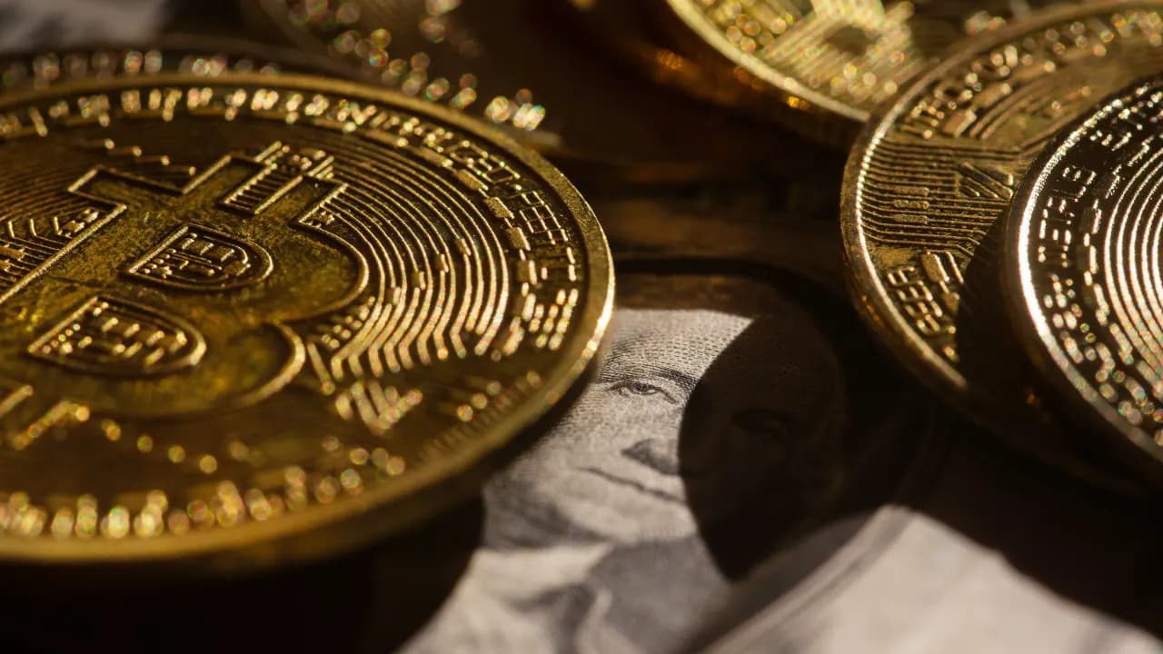 https://stocktwits.com/news articles/markets/cryptocurrency/btc versus gold peters anthony debate/cZKWm1jR7EF https://stocktwits.com/news articles/markets/cryptocurrency/btc versus gold peters anthony debate/cZKWm1jR7EF