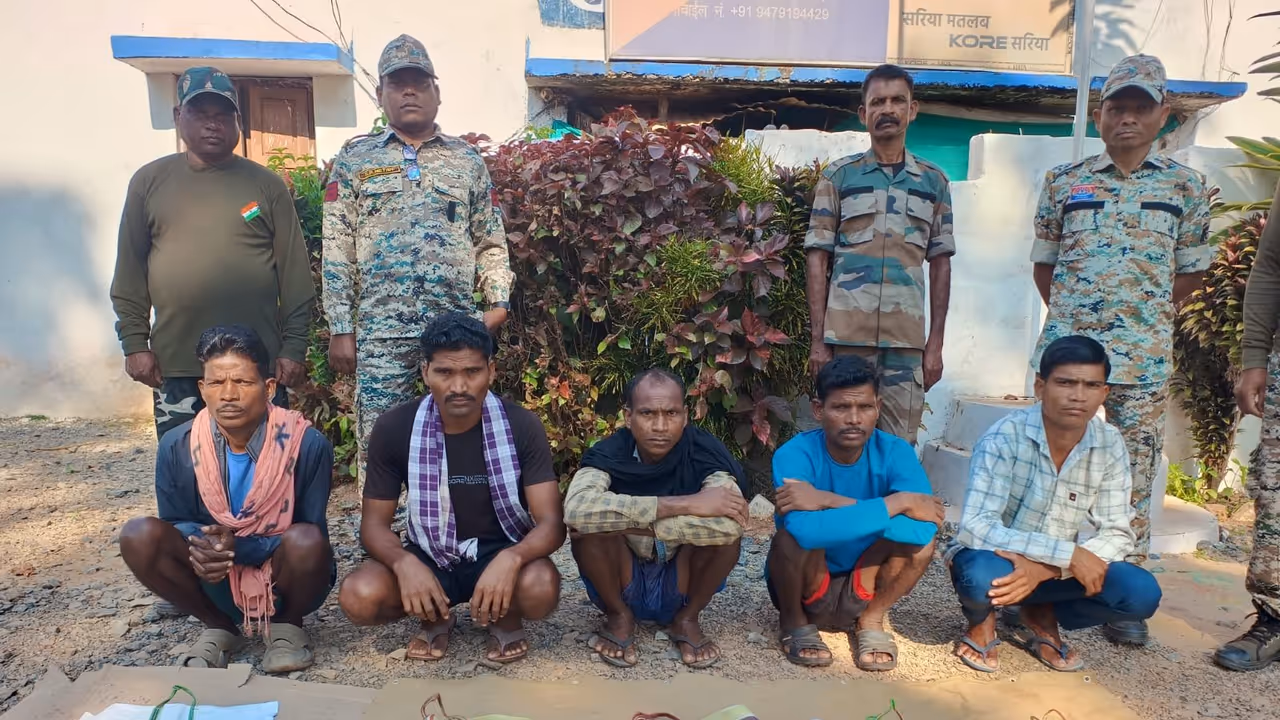 Five Maoists arrested by Naimed Police Station and Cobra 210 (Photo/ANI) Five Maoists arrested by Naimed Police Station and Cobra 210 (Photo/ANI)