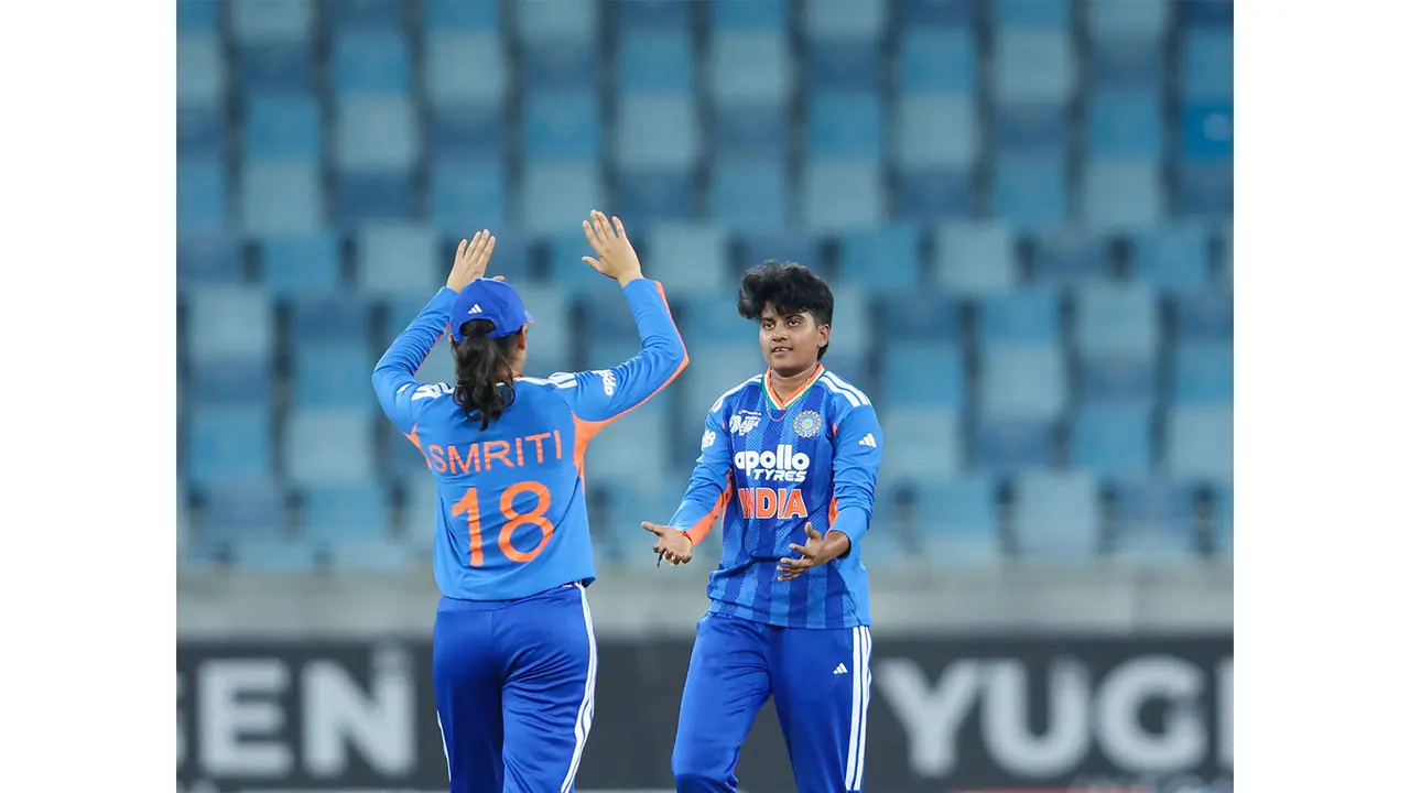 Sree Charani (right) (Photo: X/@BCCIWomen) Sree Charani (right) (Photo: X/@BCCIWomen)