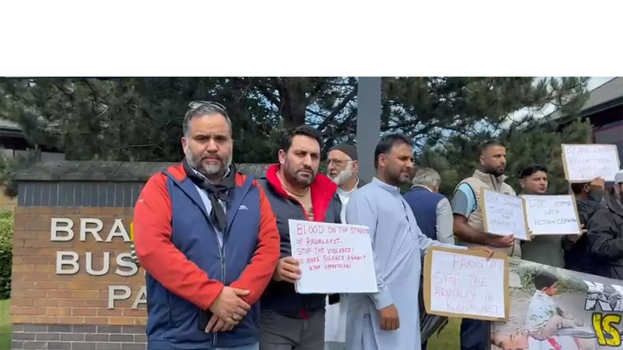 United Kashmir People's National Party (UKPNP) activists protest in Bardford (Photo/ANI) United Kashmir People's National Party (UKPNP) activists protest in Bardford (Photo/ANI)