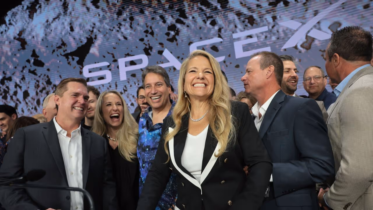 https://stocktwits.com/news articles/markets/equity/spcx stock shotwell to sell 52m shares trump spacex trades revealed/cZMEkrGRB7M https://stocktwits.com/news articles/markets/equity/spcx stock shotwell to sell 52m shares trump spacex trades revealed/cZMEkrGRB7M