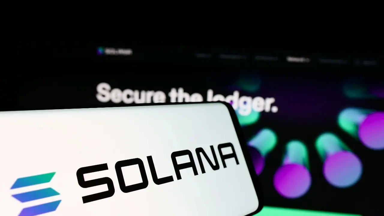 Solana Drops To 4 Month Low As Bitcoin Crash Ripples Through Market – Retail Sentiment Hits Year Low