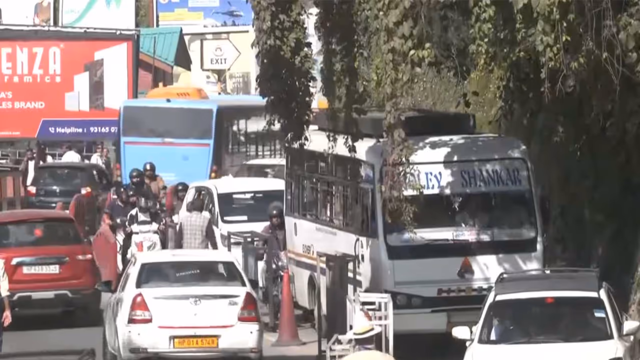 Tourist inflow rises in Shimla over long weekend as rainy season ends (Photo: ANI) Tourist inflow rises in Shimla over long weekend as rainy season ends (Photo: ANI)