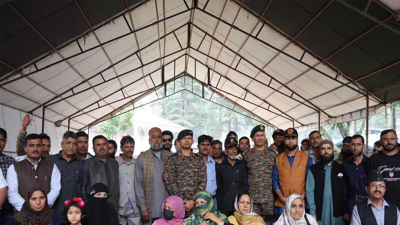 Chinar Corps of the Indian Army organised an Ex Servicemen (ESM) Rally at the Chinar Nau Jawan Club (Photo/PRO Defence Srinagar) Chinar Corps of the Indian Army organised an Ex Servicemen (ESM) Rally at the Chinar Nau Jawan Club (Photo/PRO Defence Srinagar)