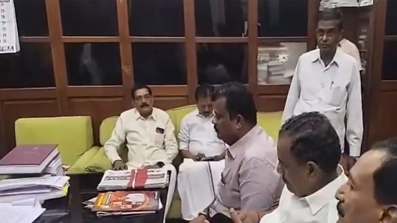 AIADMK MLA Balakrishna Reddy submits apology letter to Assembly Secretary (Photo/AIADMK) AIADMK MLA Balakrishna Reddy submits apology letter to Assembly Secretary (Photo/AIADMK)
