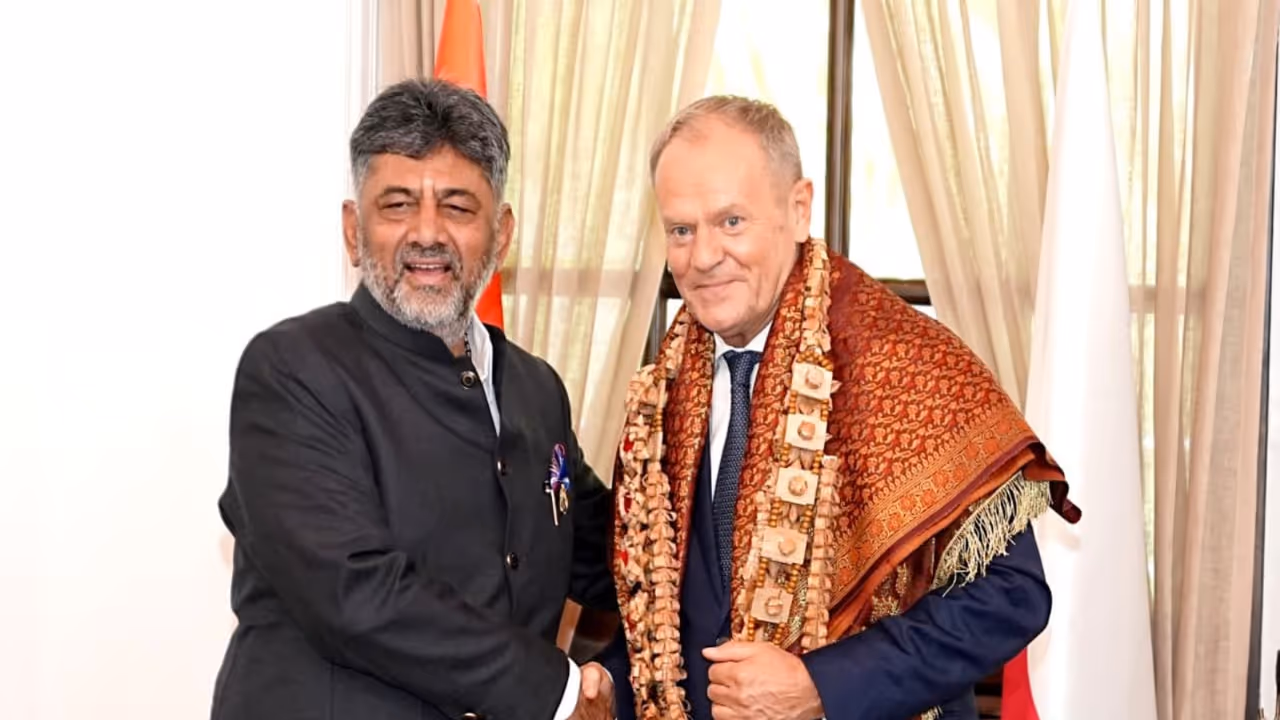 Poland PM Donald Tusk with Karnataka CM DK Shivakumar (Photo/ANI) Poland PM Donald Tusk with Karnataka CM DK Shivakumar (Photo/ANI)