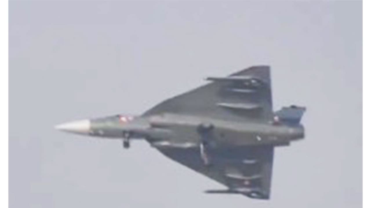 Hal Tejas in Dubai Air Show 2025 (Photo/ANI) Hal Tejas in Dubai Air Show 2025 (Photo/ANI)