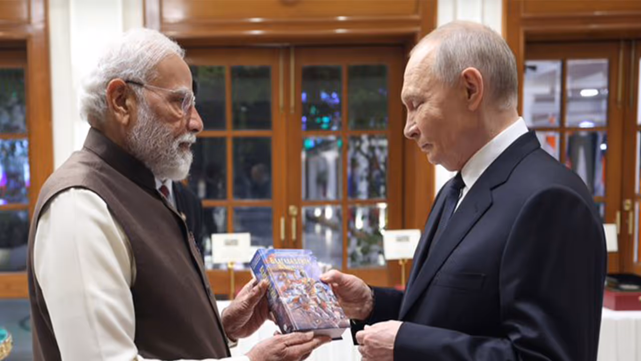 PM Modi gifts Russian edition of Bhagvad Gita to Putin (Photo/X@narendramodi)