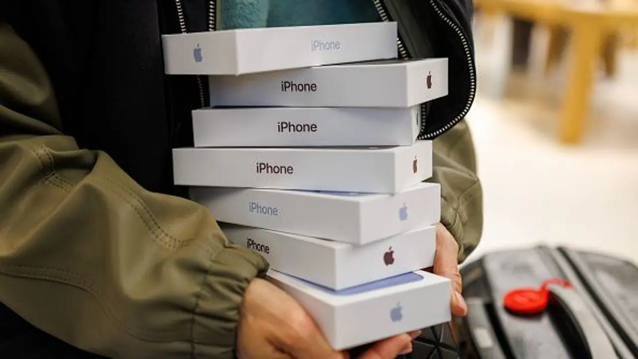 https://stocktwits.com/news articles/markets/equity/apple s fall product cycle could support revenue growth says morgan stanley sees memory costs as an offsetting factor/cZD0dCTRBiA https://stocktwits.com/news articles/markets/equity/apple s fall product cycle could support revenue growth says morgan stanley sees memory costs as an offsetting factor/cZD0dCTRBiA