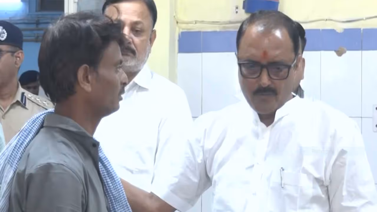 MP Minister Rakesh Shukla visits injured victims (Photo/ANI) MP Minister Rakesh Shukla visits injured victims (Photo/ANI)