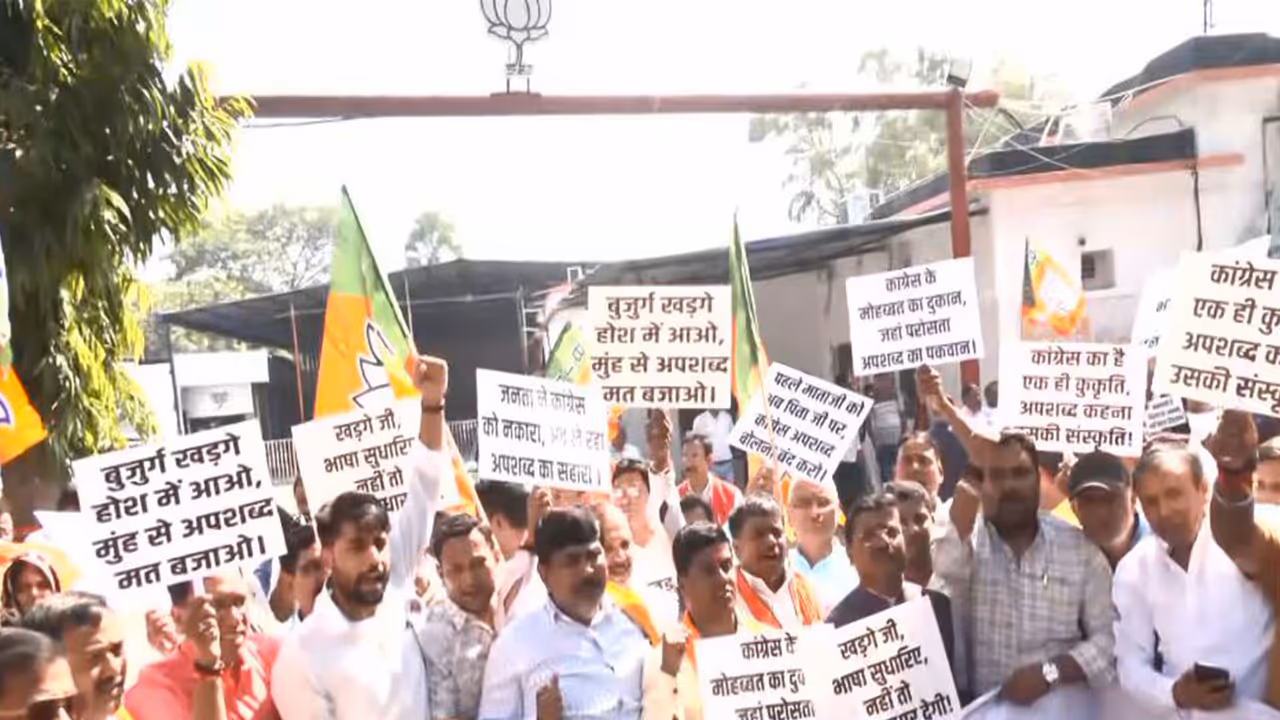 BJP Patna Metropolitan unit held a protest march (Photo/ANI) BJP Patna Metropolitan unit held a protest march (Photo/ANI)