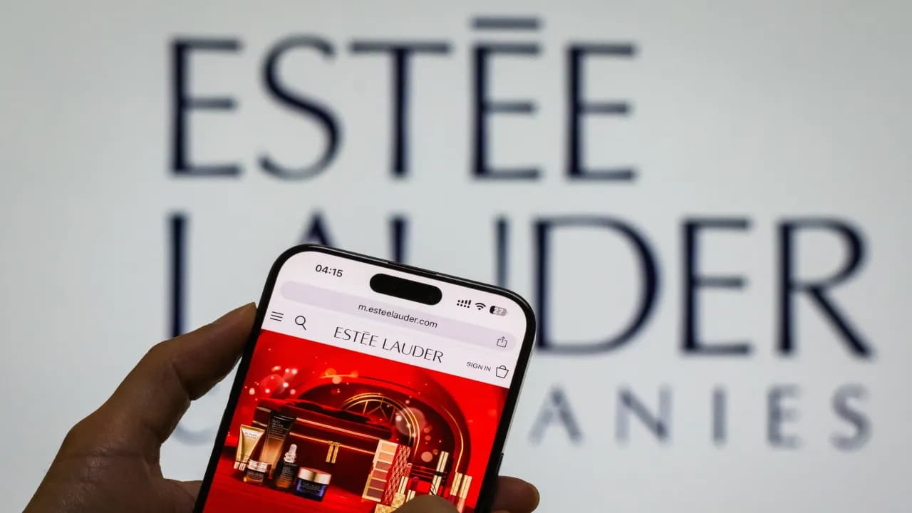 https://stocktwits.com/news articles/markets/equity/estee lauder stock had its best week in over a year whats driving the gains/ch6ClMiR3os https://stocktwits.com/news articles/markets/equity/estee lauder stock had its best week in over a year whats driving the gains/ch6ClMiR3os