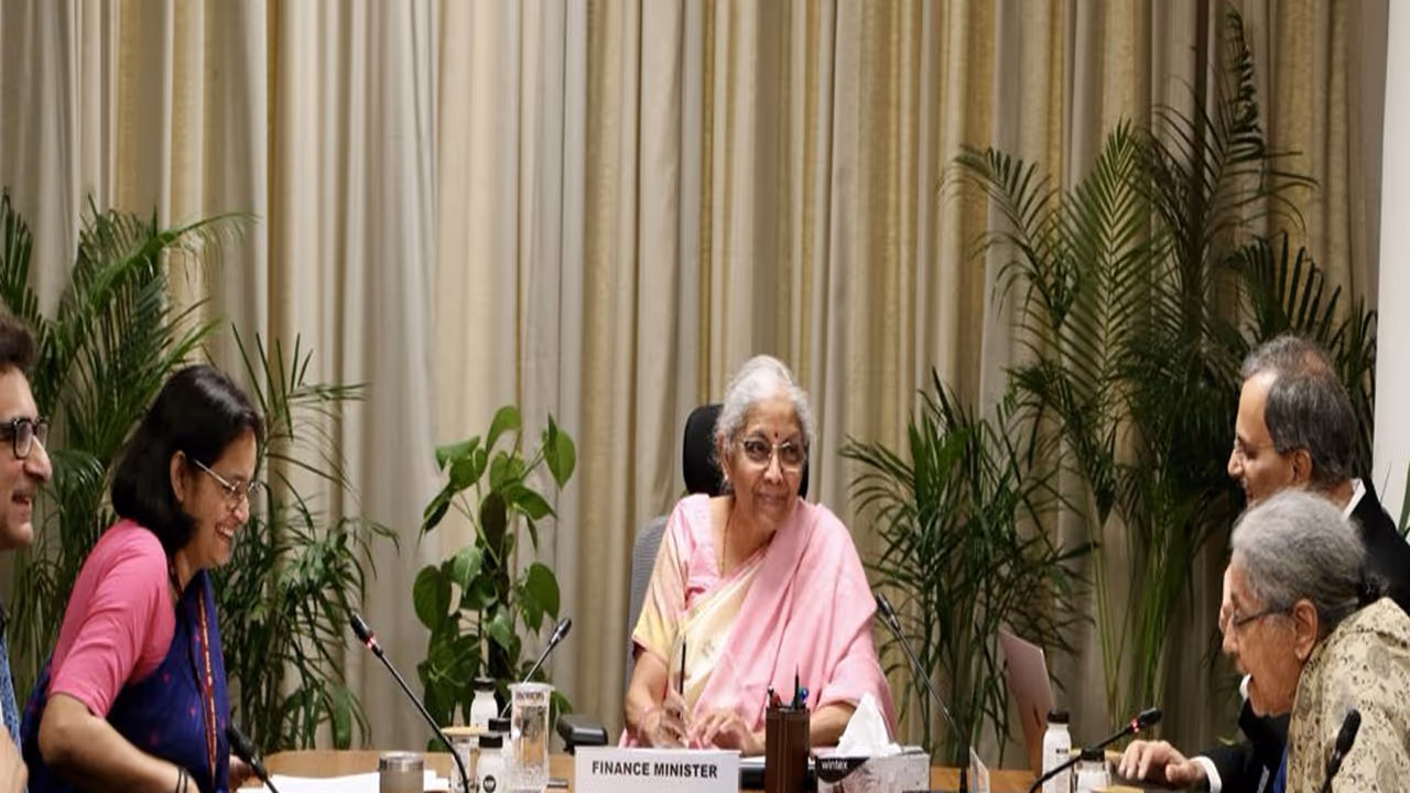 Union Minister for Finance and Corporate Affairs Nirmala Sitharaman with Economists (Photo X@FinMinIndia) Union Minister for Finance and Corporate Affairs Nirmala Sitharaman with Economists (Photo X@FinMinIndia)