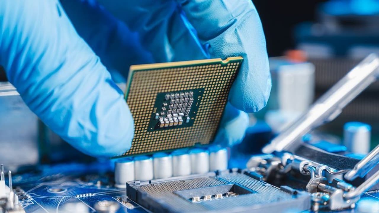 https://stocktwits.com/news articles/markets/equity/mrvl vs avgo which custom ai chipmaker has bigger upside potential/cZ0HuDRRe6A https://stocktwits.com/news articles/markets/equity/mrvl vs avgo which custom ai chipmaker has bigger upside potential/cZ0HuDRRe6A