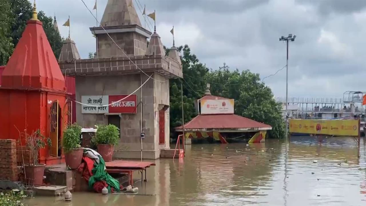 Floodwaters in Varanasi (Photo/ANI) Floodwaters in Varanasi (Photo/ANI)