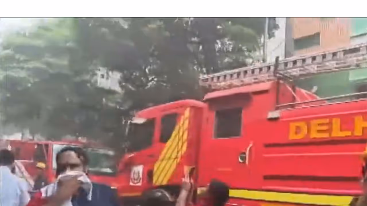 Fire broke out in Karol Bagh (Photo/ANI) Fire broke out in Karol Bagh (Photo/ANI)