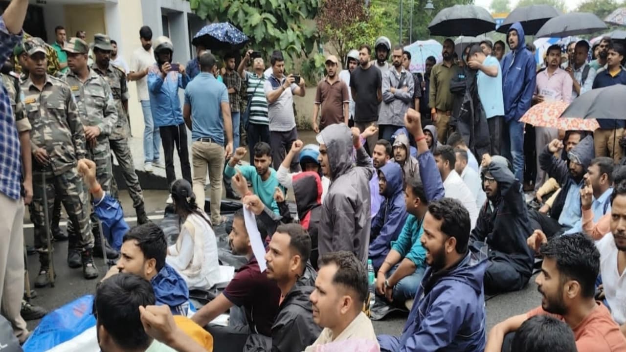 Jharkhand candidates return to offices amid looming legal battle (Photo/ANI) Jharkhand candidates return to offices amid looming legal battle (Photo/ANI)