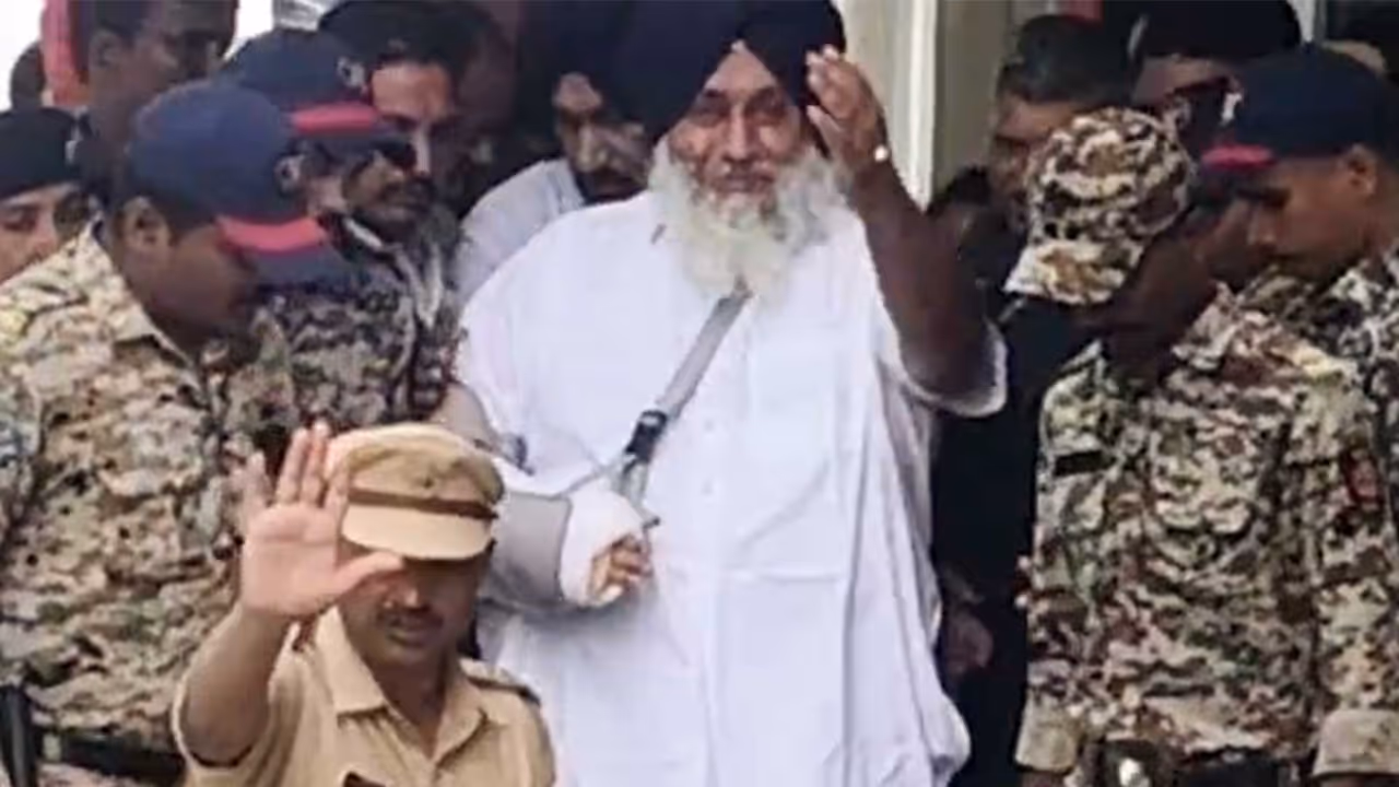 Shiromani Akali Dal (SAD) chief Sukhbir Singh Badal being discharged from hospital (File Photo/ANI) Shiromani Akali Dal (SAD) chief Sukhbir Singh Badal being discharged from hospital (File Photo/ANI)