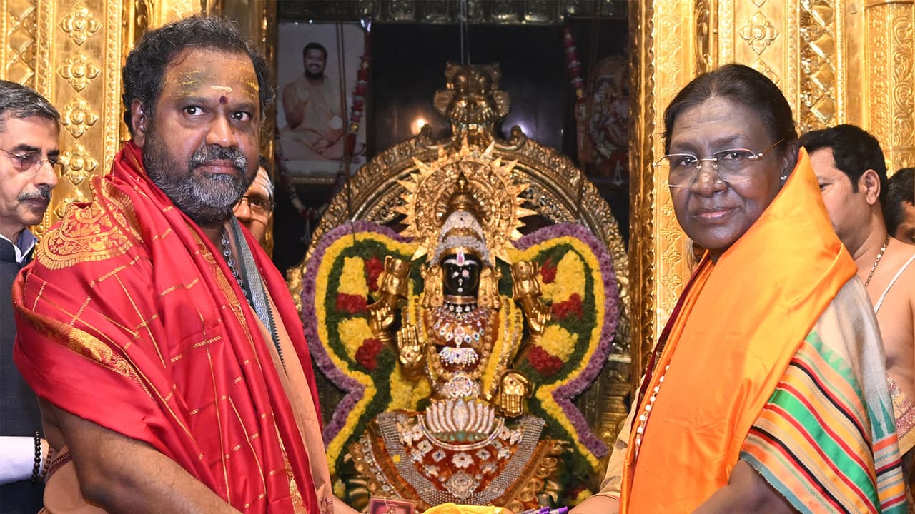 President Droupadi Murmu performs darshan, aarti at Golden Temple in Vellore (Photo/ANI) President Droupadi Murmu performs darshan, aarti at Golden Temple in Vellore (Photo/ANI)