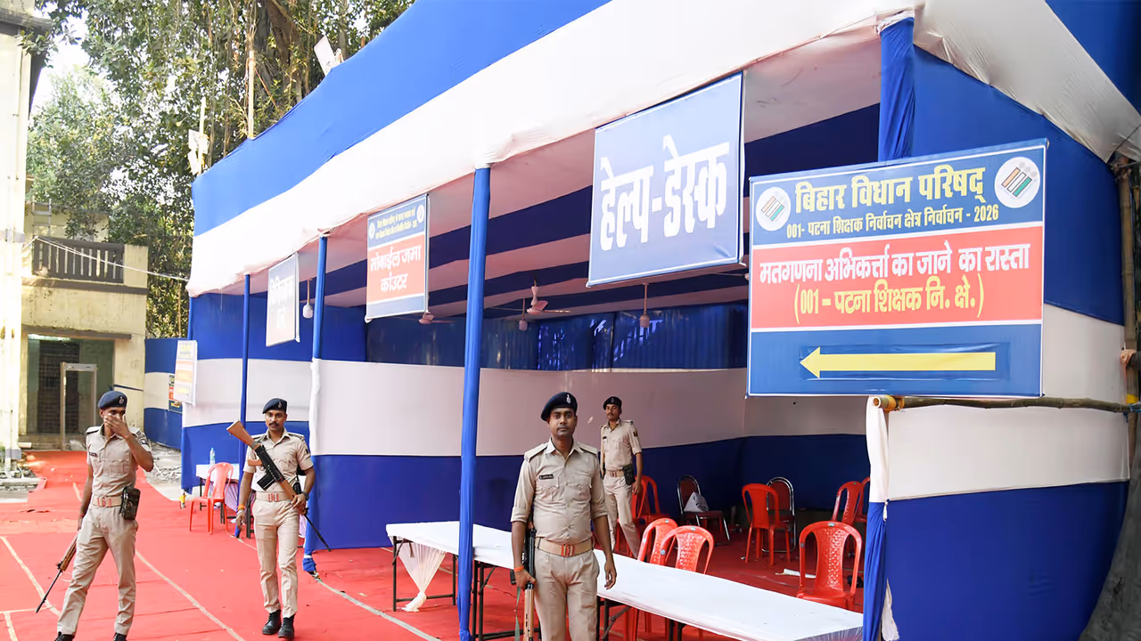 Security personnel guard a strongroom in Patna as MLC vote counting begins(Photo/ANI) Security personnel guard a strongroom in Patna as MLC vote counting begins(Photo/ANI)