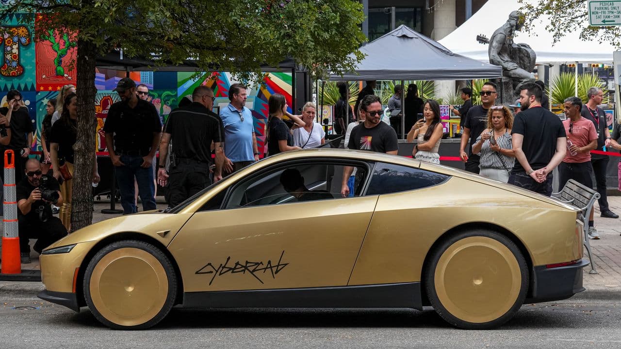 https://stocktwits.com/news articles/markets/equity/tsla stock record cybercab registrations analyst 5 bullish bets upside/cZD6fxfRBVL https://stocktwits.com/news articles/markets/equity/tsla stock record cybercab registrations analyst 5 bullish bets upside/cZD6fxfRBVL