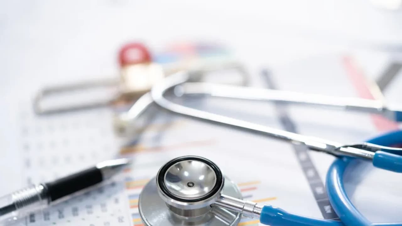 https://stocktwits.com/news-articles/markets/equity/modivcare-q1-earnings-miss-stock-drops-retail-sentiment-turns-bearish/chiWhC2RbkU