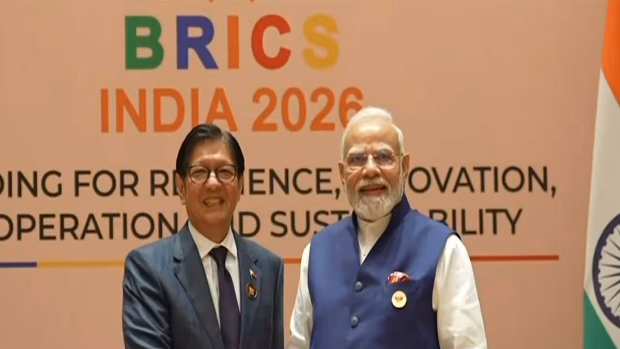 Prime Minister Narendra Modi with Philippines President Ferdinand R. Marcos Jr (Photo/DD) Prime Minister Narendra Modi with Philippines President Ferdinand R. Marcos Jr (Photo/DD)
