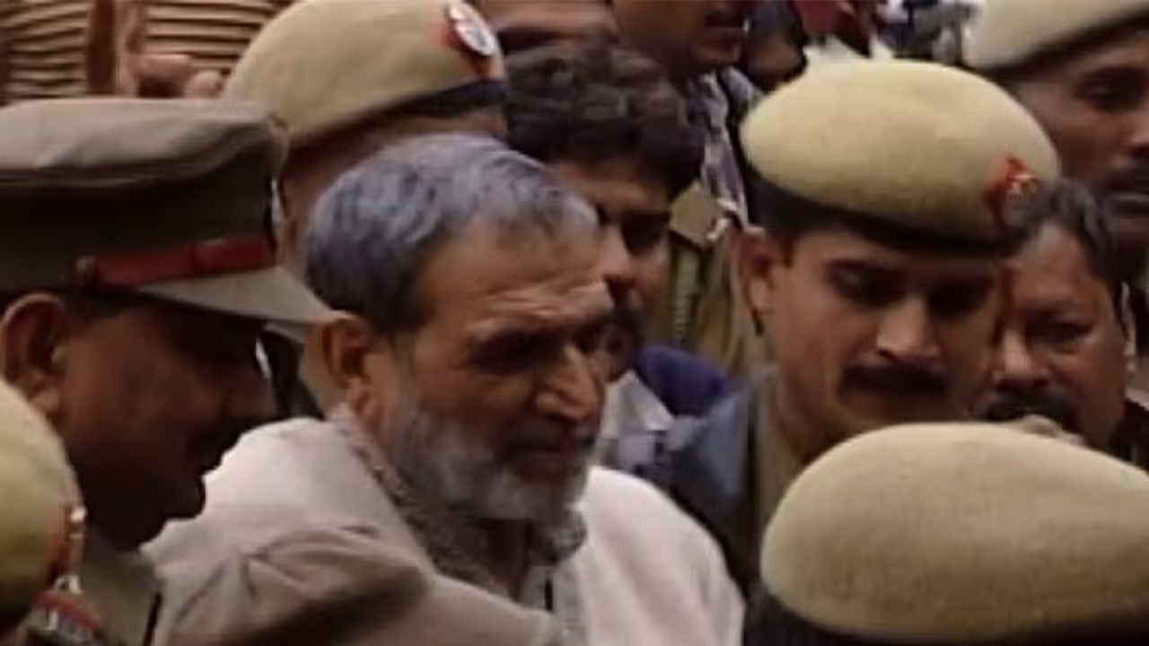 Sajjan Kumar while being produced inside court (File photo/ANI) Sajjan Kumar while being produced inside court (File photo/ANI)