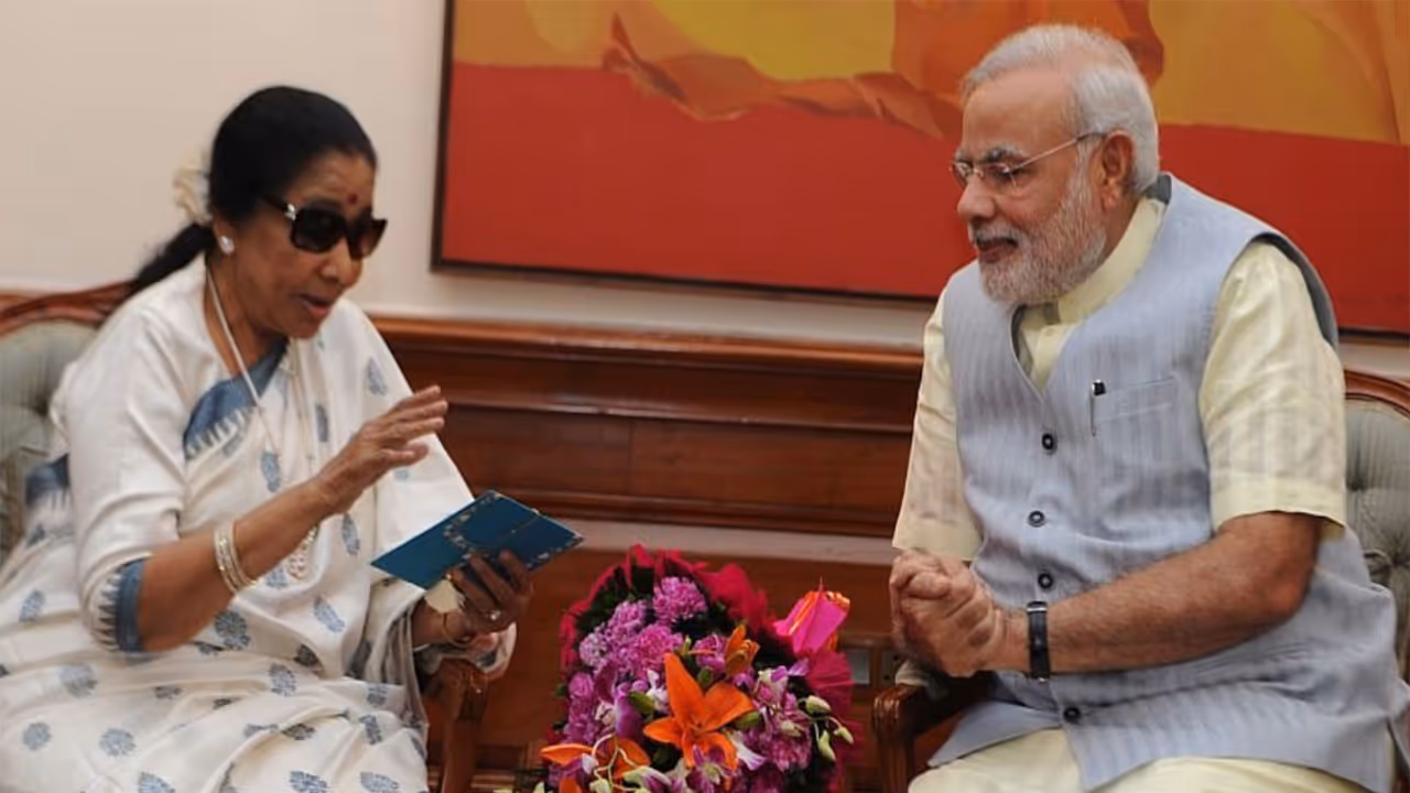 Asha Bhosle, PM Narendra Modi (Photo/X/@narendramodi) Asha Bhosle, PM Narendra Modi (Photo/X/@narendramodi)