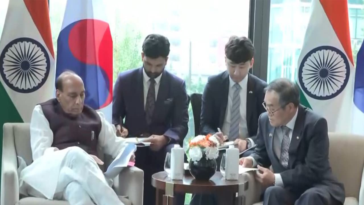 Defence Minister Rajnath Singh with South Korea’s Minister of Defence Acquisition Program Administration (DAPA) Lee Yong‑Cheol (Photo/ANI) Defence Minister Rajnath Singh with South Korea’s Minister of Defence Acquisition Program Administration (DAPA) Lee Yong‑Cheol (Photo/ANI)
