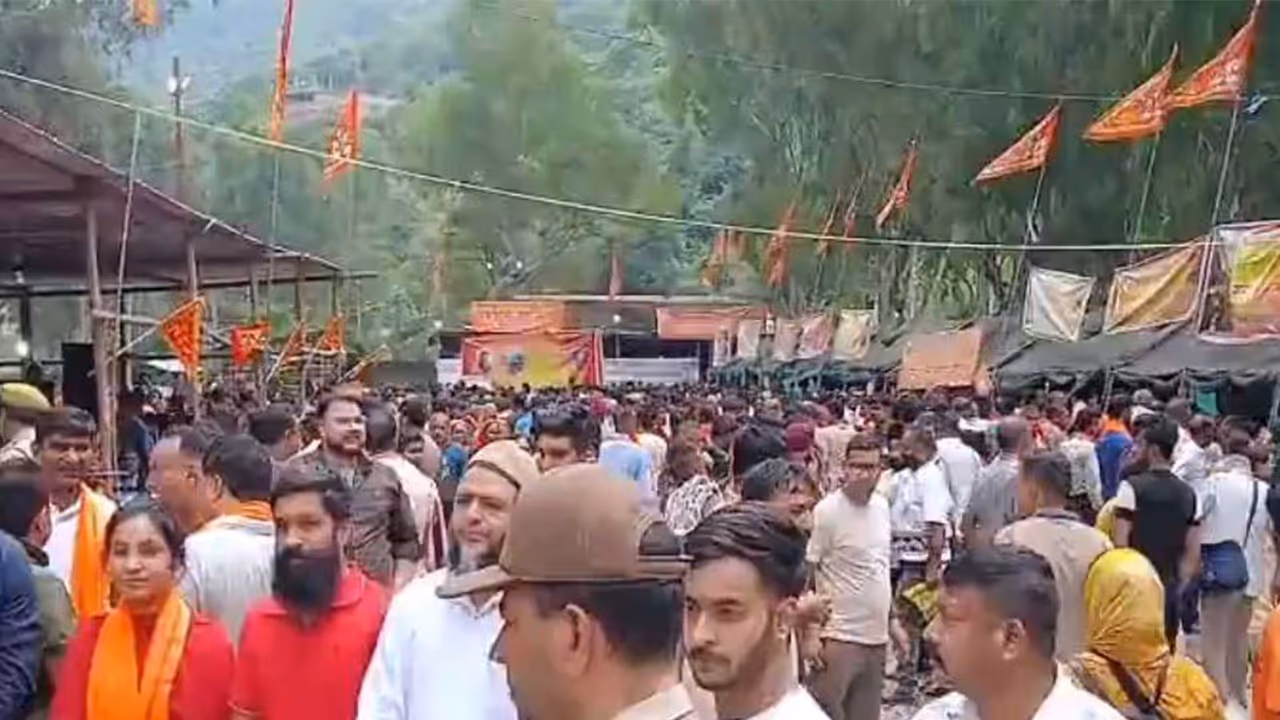 Baba Budha Amarnath Yatra convoy reaches Rajouri (Photo/ANI) Baba Budha Amarnath Yatra convoy reaches Rajouri (Photo/ANI)