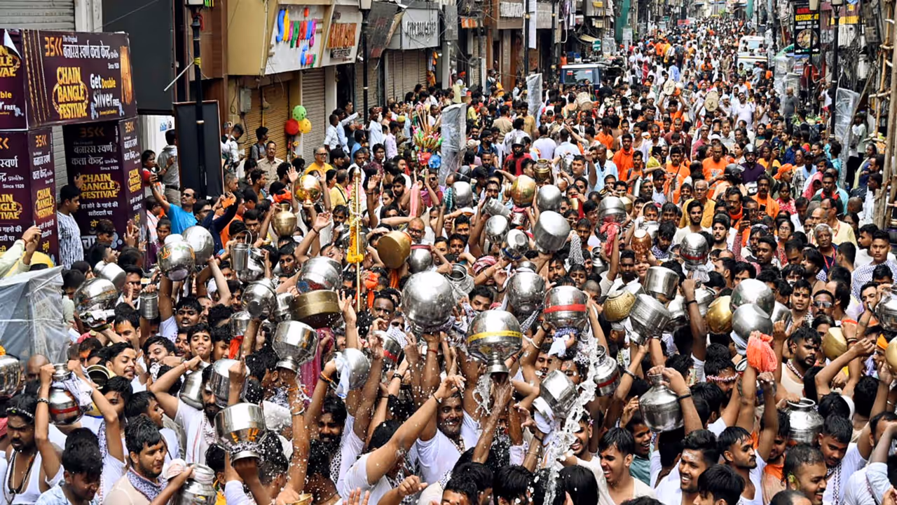 Devotees throng Shiva Temples on second Monday of Sawan (Photo\ANI) Devotees throng Shiva Temples on second Monday of Sawan (Photo\ANI)