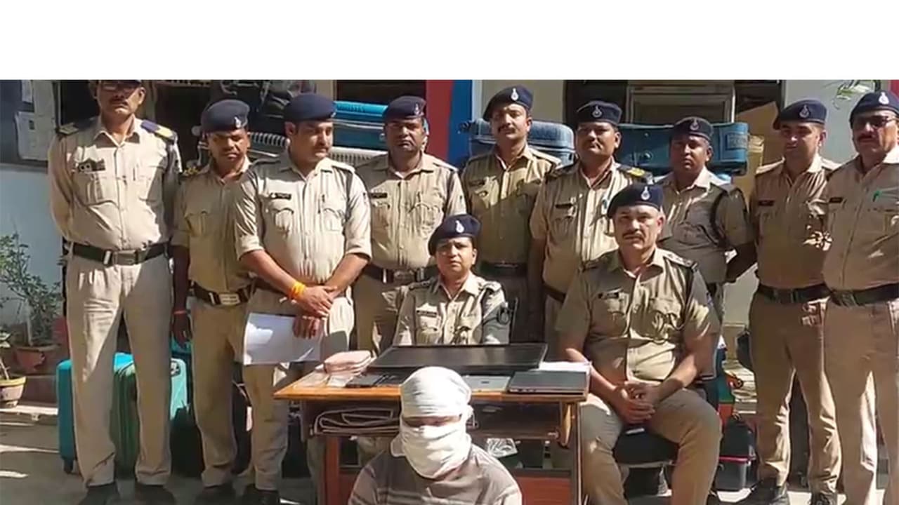 Accused in police custody (Photo/ANI) Accused in police custody (Photo/ANI)
