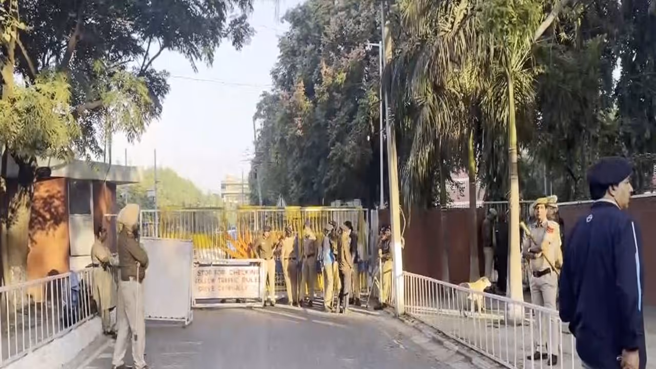 Visuals from outisde the university (Photo/ANI) Visuals from outisde the university (Photo/ANI)