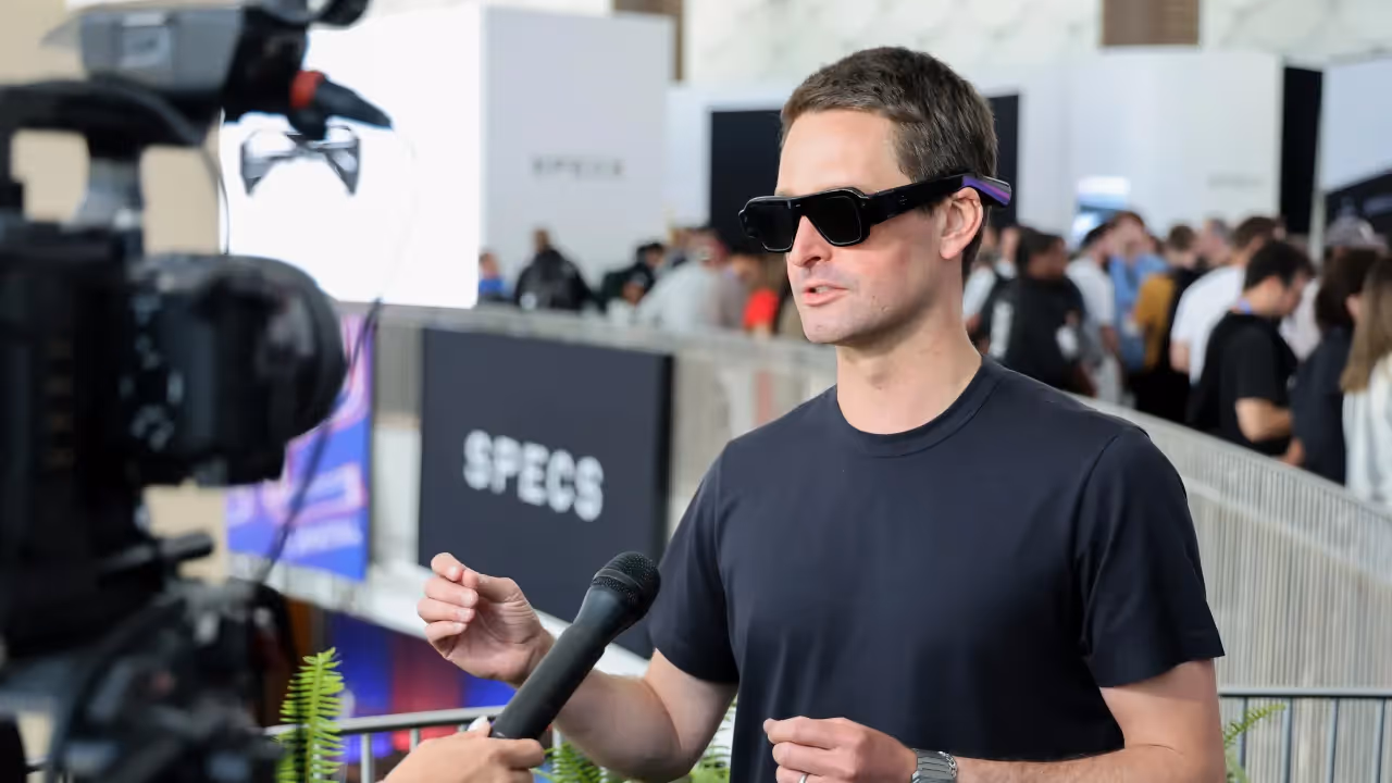 https://stocktwits.com/news articles/markets/equity/snap stock rises overnight after specs ai tool unveiling retail gets more bullish/cZtr7JZRBPU https://stocktwits.com/news articles/markets/equity/snap stock rises overnight after specs ai tool unveiling retail gets more bullish/cZtr7JZRBPU