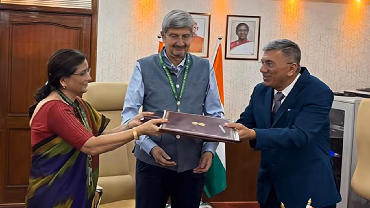 Gati Shakti Vishwavidyalaya and DRDO sign MoU (Photo/Ministry of Railways)