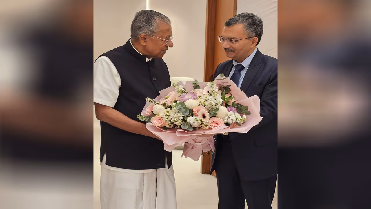 Chief Minister Pinarayi Vijayan received in Abu Dhabi (Photo: X@IndembAbuDhabi)