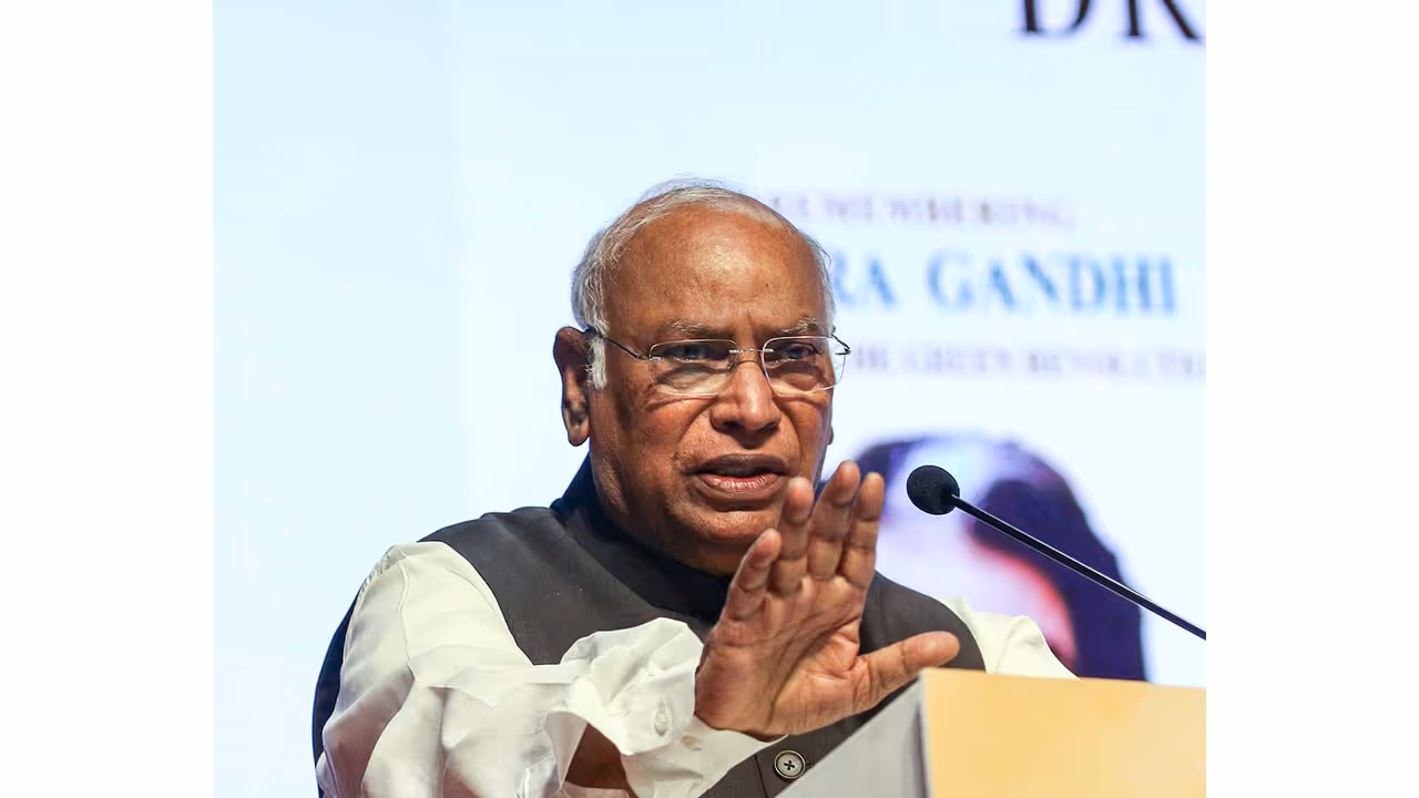 Congress President Mallikarjun Kharge (Photo: ANI) Congress President Mallikarjun Kharge (Photo: ANI)