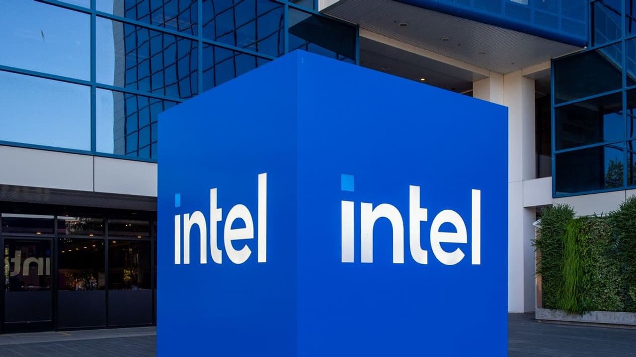 Intel Reportedly Dodges Shareholder Lawsuit, But Stock Continues Slide As Trump Moves To Kill Chips Act – Retail’s Divided