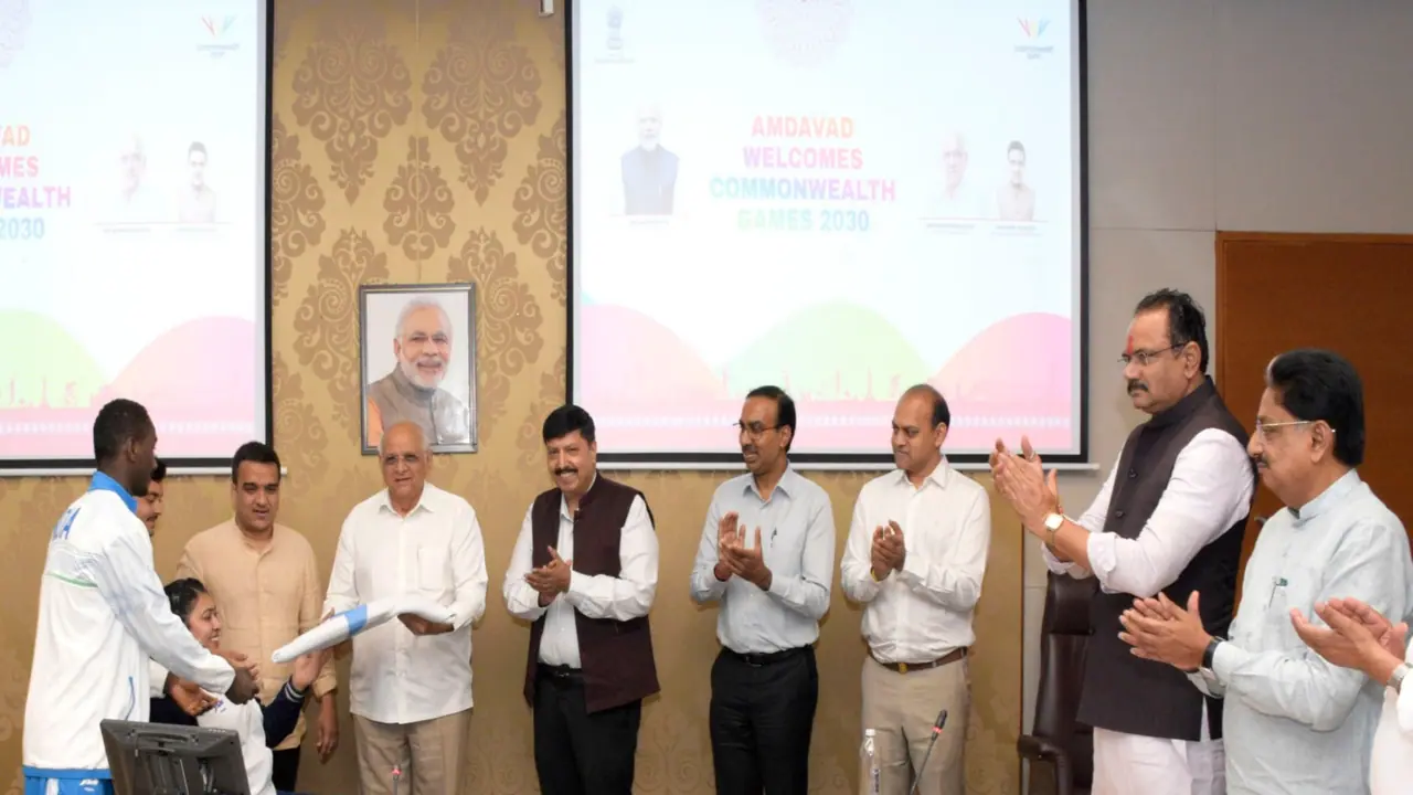 CM Bhupendra Patel receiving the Commonwealth Flag. (Photo: @@sanghaviharsh X) CM Bhupendra Patel receiving the Commonwealth Flag. (Photo: @@sanghaviharsh X)