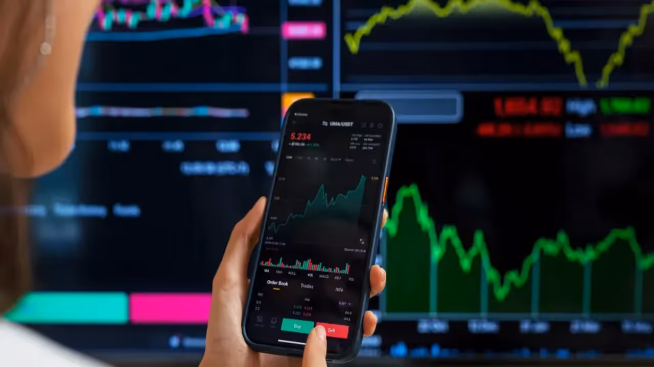 https://stocktwits.com/news articles/markets/equity/tata elxsi slides on weak q1 but technicals hint at a recovery sebi r as flag key levels to watch/ch8ccytR5mR