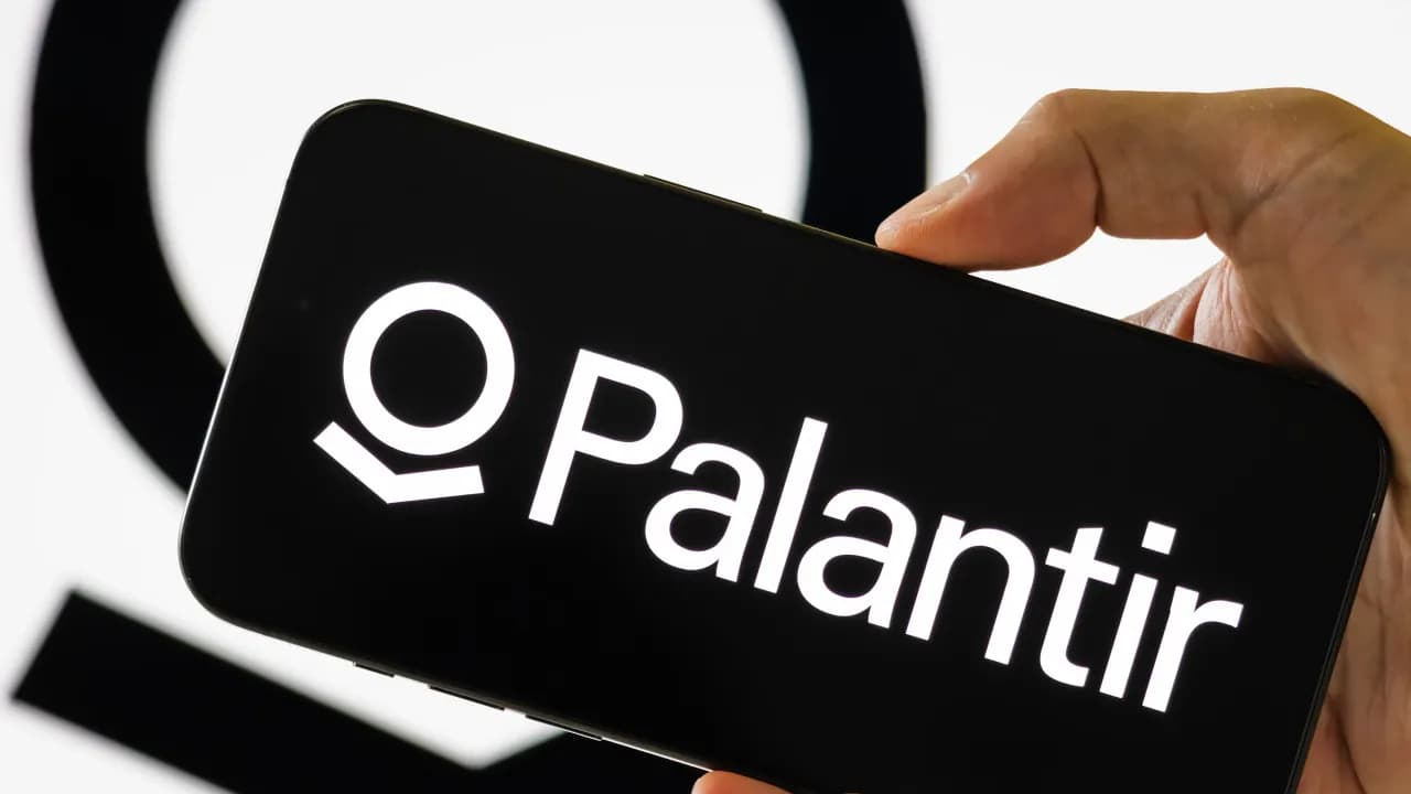 https://stocktwits.com/news articles/markets/equity/palantir gets bullish boost from wall street/chrLMYaRd2K