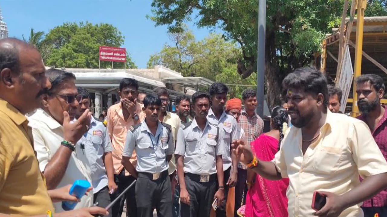 Small traders oppose eviction from Tiruchendur Murugan temple premises in Thoothukudi, expressing frustration over being forced to vacate the area (Photo/ANI) Small traders oppose eviction from Tiruchendur Murugan temple premises in Thoothukudi, expressing frustration over being forced to vacate the area (Photo/ANI)