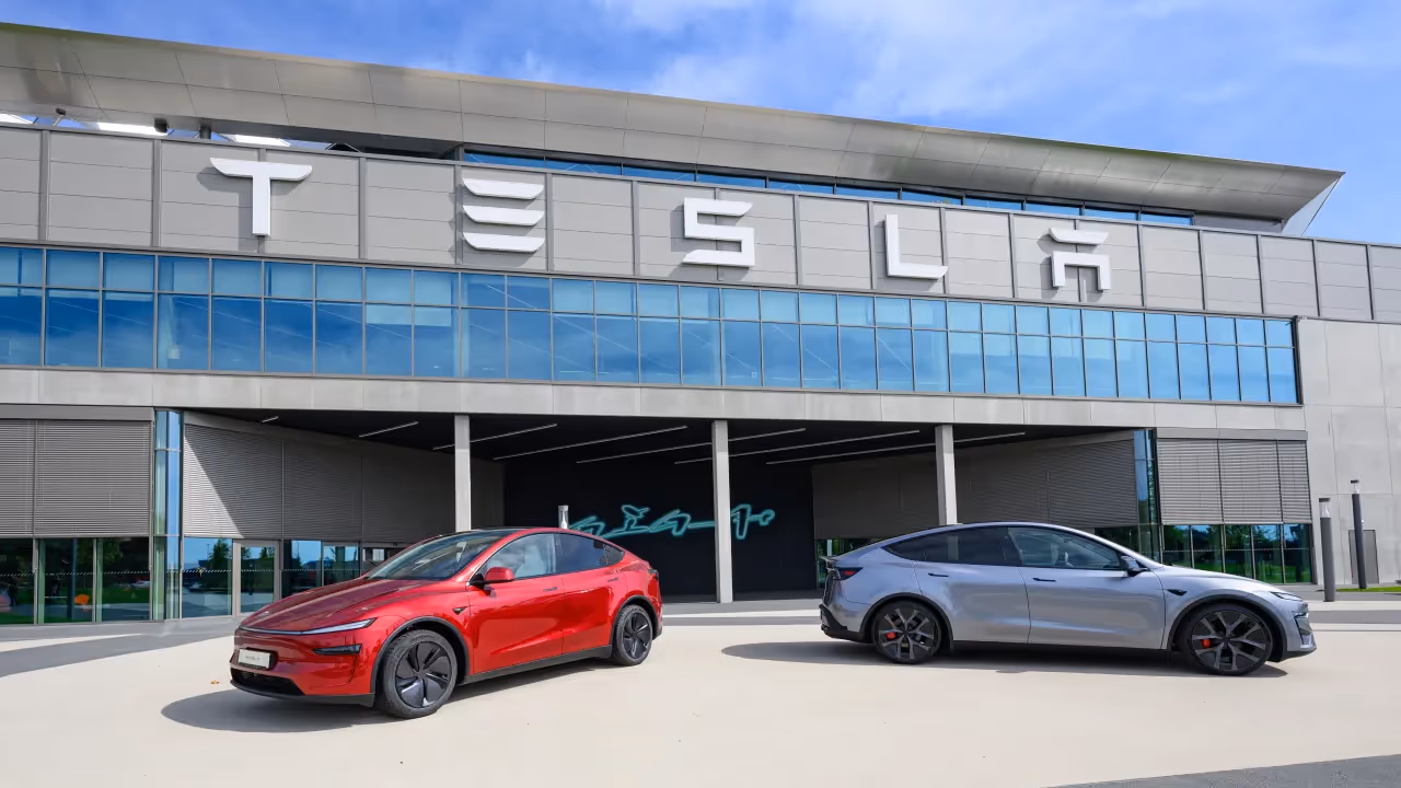 https://stocktwits.com/news articles/markets/equity/tesla issues biggest ever recall in china here s what the ev maker will look to fix/cZYBMr6RJNn https://stocktwits.com/news articles/markets/equity/tesla issues biggest ever recall in china here s what the ev maker will look to fix/cZYBMr6RJNn