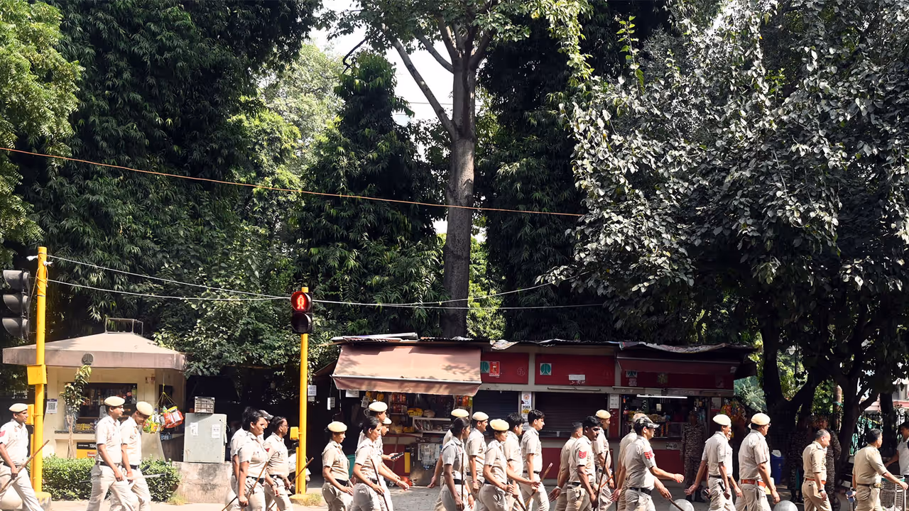 Delhi Police personnel deployed near the Rafi Marg in New Delhi (Photo/ANI) Delhi Police personnel deployed near the Rafi Marg in New Delhi (Photo/ANI)