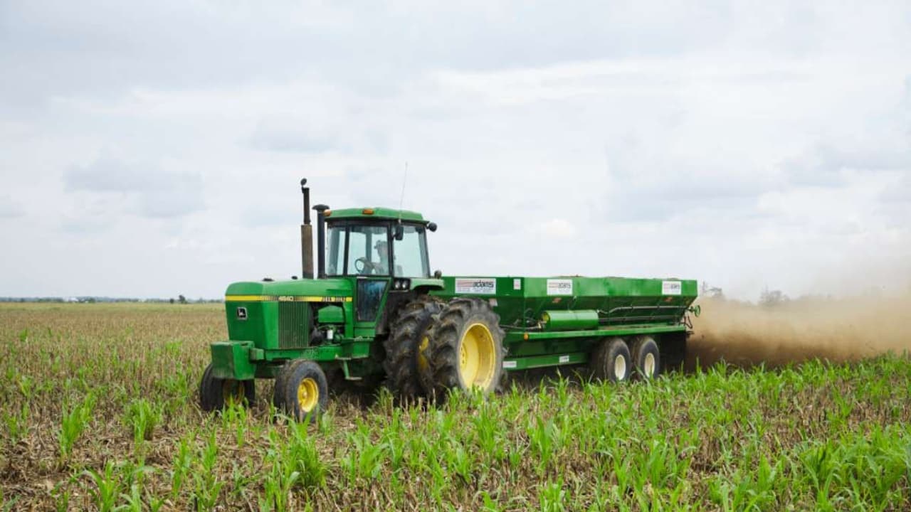 Deere & Co Stock Slips Premarket After Q1 Earnings Slump: Retail Stays Bearish Deere & Co Stock Slips Premarket After Q1 Earnings Slump: Retail Stays Bearish