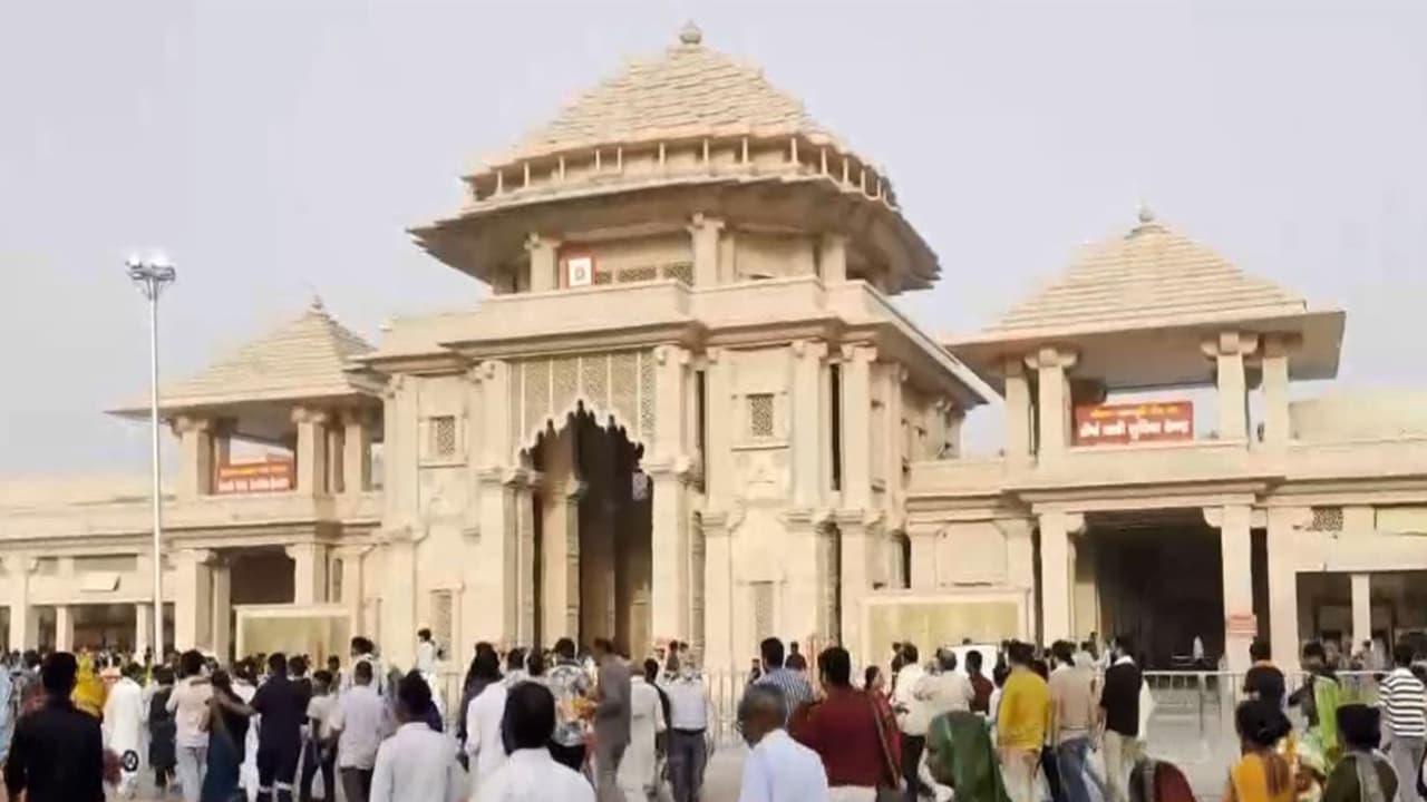 Devotees throng Shri Ram Mandir on Shukla Paksha Maas Ashtami (File Photo/ANI) Devotees throng Shri Ram Mandir on Shukla Paksha Maas Ashtami (File Photo/ANI)