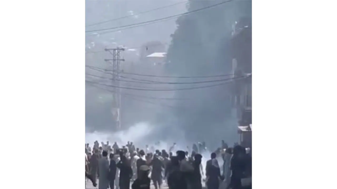 Tear gas shelling on protesters in PoJK (Photo/ANI) Tear gas shelling on protesters in PoJK (Photo/ANI)