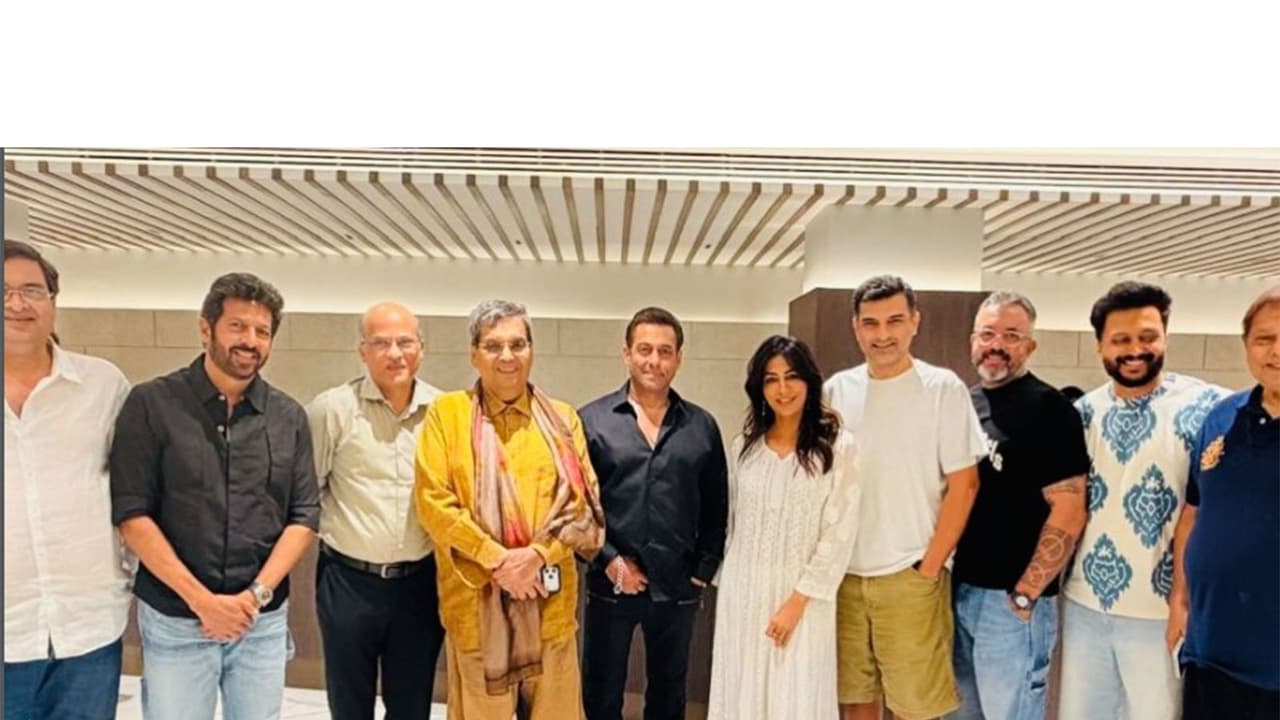 Salman hosts ‘Maatrubhumi’ screening (Photo/ Instagram/ subhashghai1) Salman hosts ‘Maatrubhumi’ screening (Photo/ Instagram/ subhashghai1)